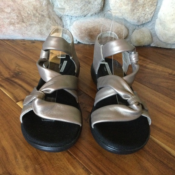 ✔️ New Collection by Clark’s Saylie Moon Strappy Sandal Size 8.5 - Picture 2 of 7